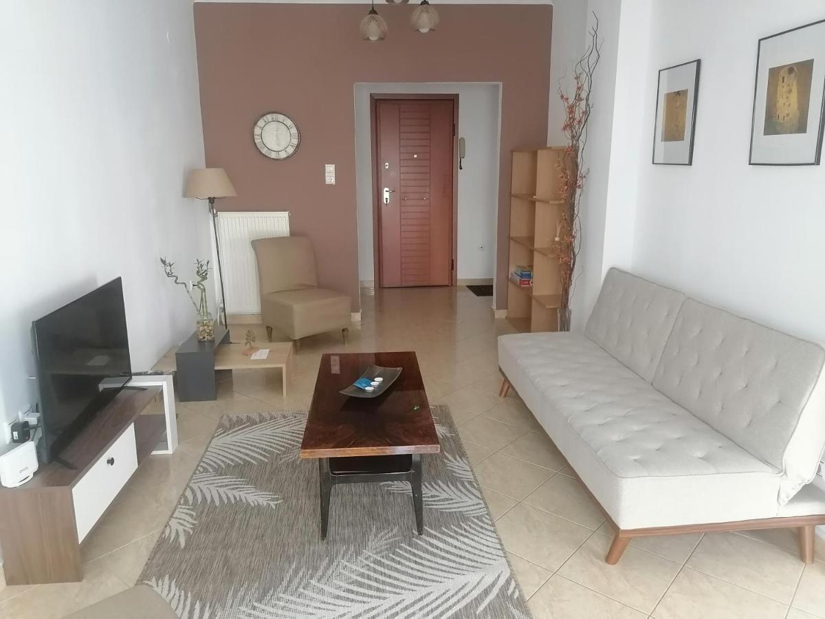 Four Reasons Apts Ampelokipi Apartment