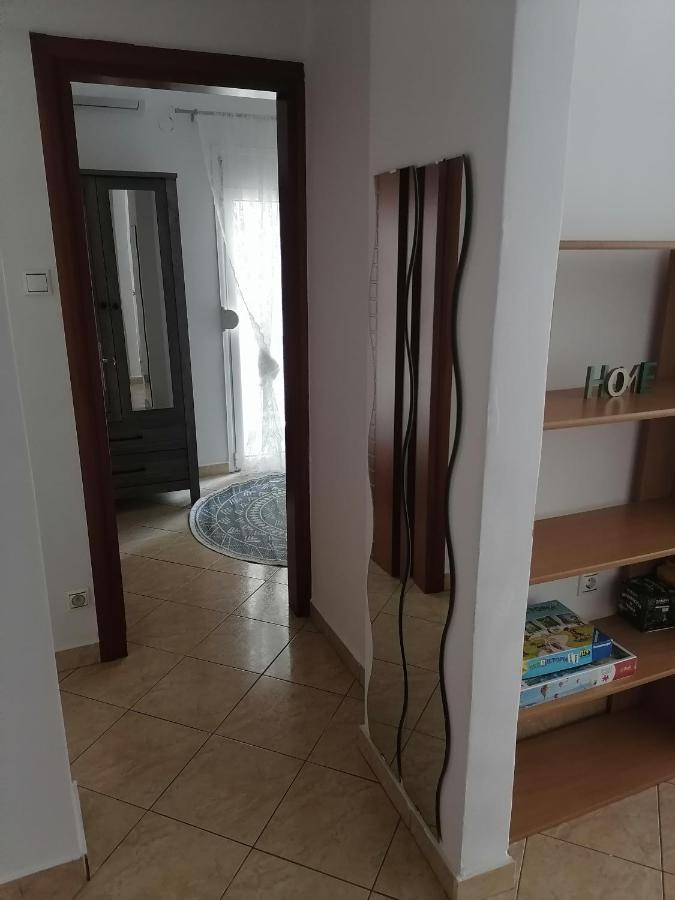 Four Reasons Apts Ampelokipi Apartment *
