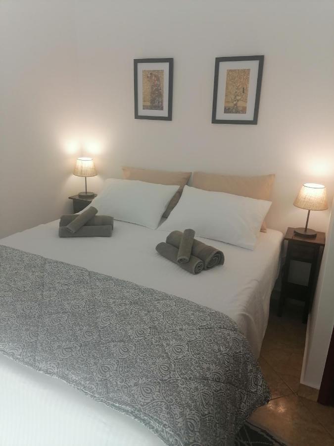 Four Reasons Apts Ampelokipi Apartment